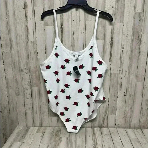 NWT Forever 21 White Bodysuit with Red Roses size 3X - Picture 1 of 7